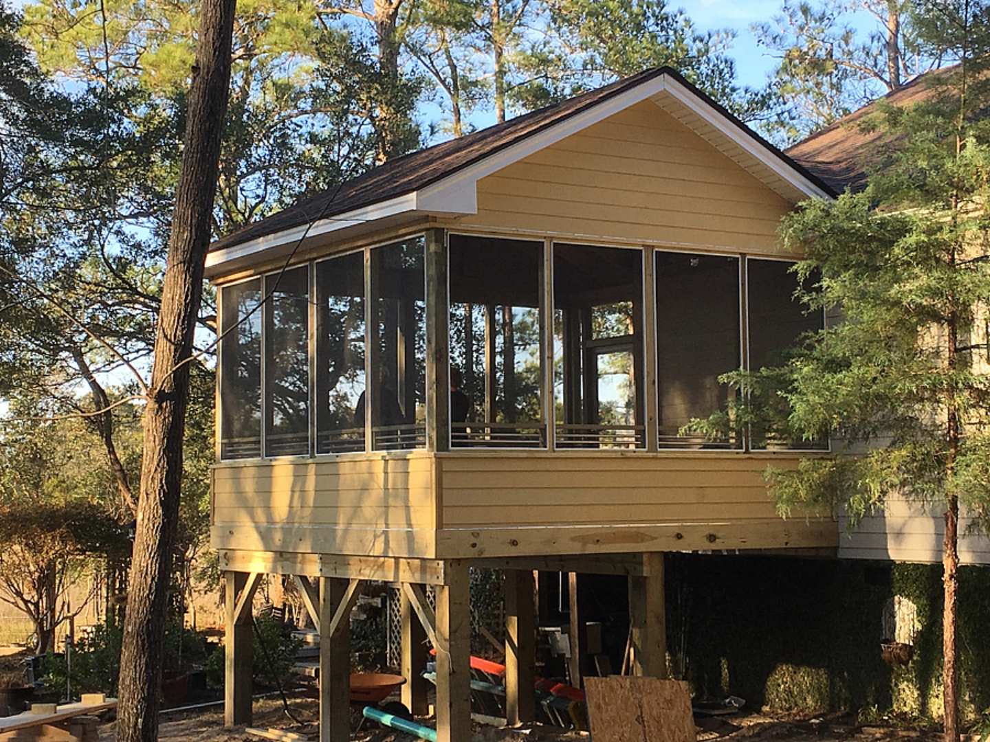 Elevated deck with modern screened in porch in wilmington nc
